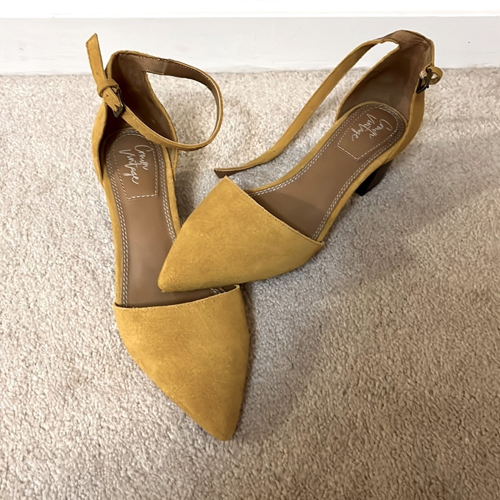 Crown Vintage pointed toe 2” square heel. Size 7 - NEW without tags